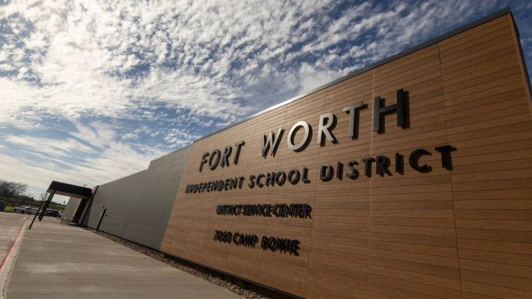 The Fort Worth Independent School District Administration building located at 7060 Camp Bowie Blvd. in Fort Worth. Credit: Chris Torres ctorres@star-telegram.com