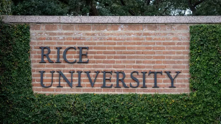Rice University’s entrance gate sign. / Chris Paul / Houston Public Media