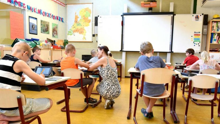 Children sitting in the classroom. Arthur Krijgsman. pexels.com.